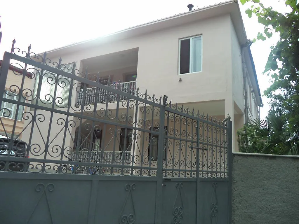 Maiko'S House Guest House Batumi